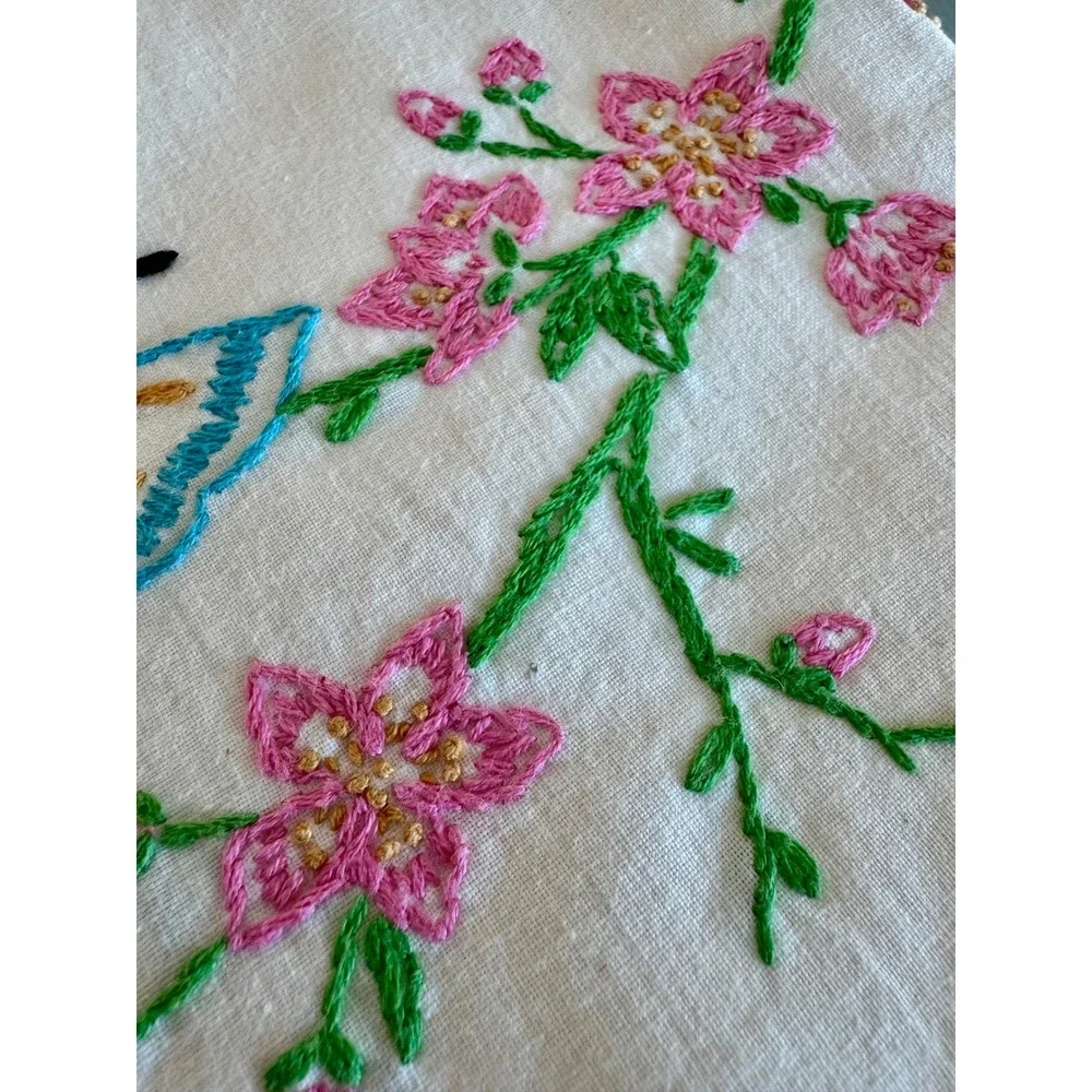 Vintage Hand Embroidered Butterfly Floral Pillowcase Set Crochet Lace Trim 2pc